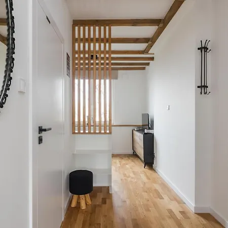 Rondo Wiatraczna Loft 公寓 *