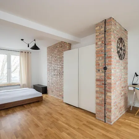 Rondo Wiatraczna Loft 公寓 *
